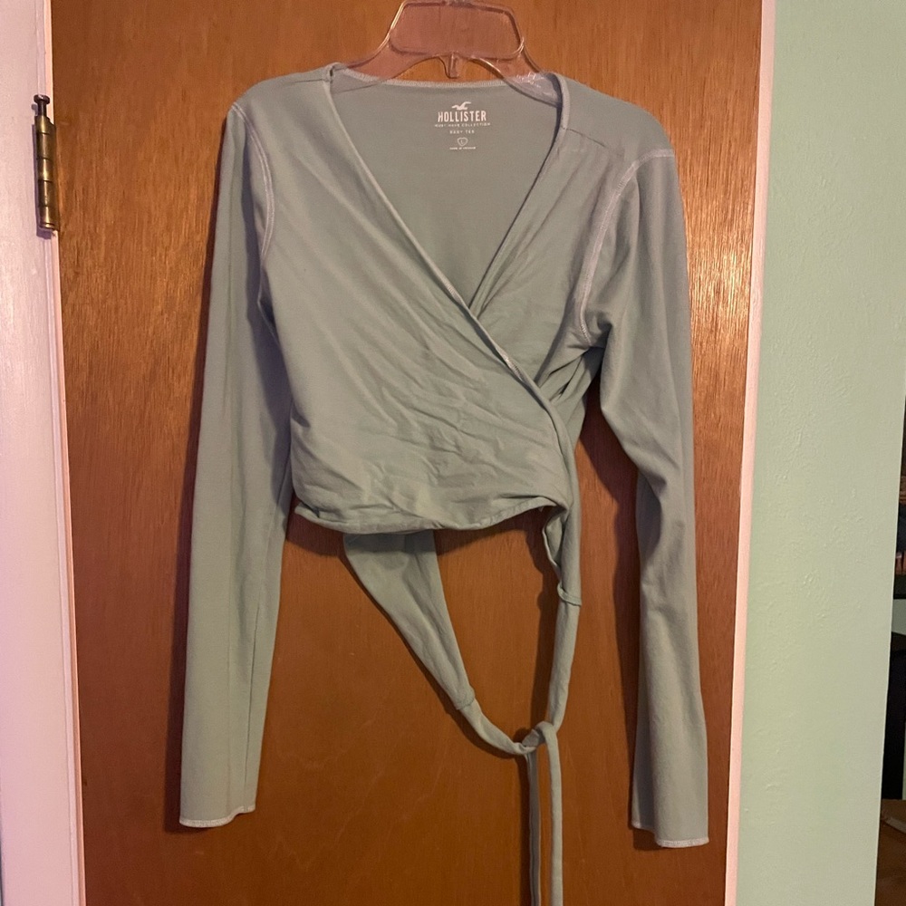 Hollister wrap baby tee
